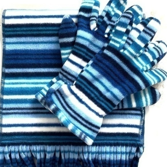 Scarf & Glove Set! - Picture 1 of 5